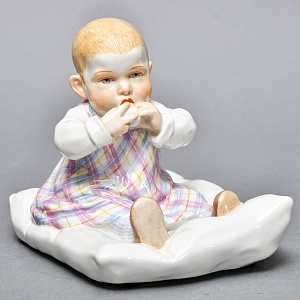 Коллекционная Фарфоровая статуэтка «Дети Хеншеля. Ребёнок, сидящий на подушке», Meissen Германия. 