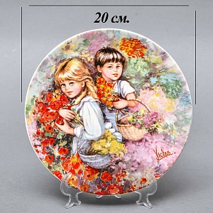 Коллекционная Фарфоровая тарелка «Детство. Наш сад», Wedgwood Англия - 1983 год. 