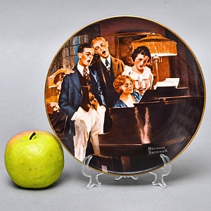 Коллекционная Фарфоровая тарелка «Cемейный вечер у фортепиано», RECO США, 1984 год. 