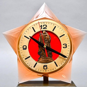 Памятные Кварцевые Настольные Часы «Звезда Победы - ХХХ лет» СССР - 1975 год. 