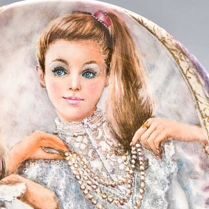 Коллекционная Фарфоровая тарелка «Девушка в жемчужном ожерелье», Wedgwood Англия - 1987 год. 