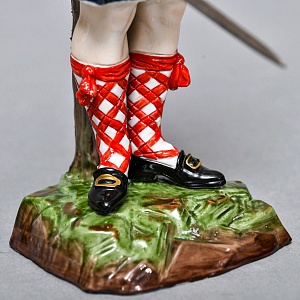 Коллекционная Фарфоровая статуэтка «Солдаты Британской армии. Черный Дозор», SITZENDORF Германия. 