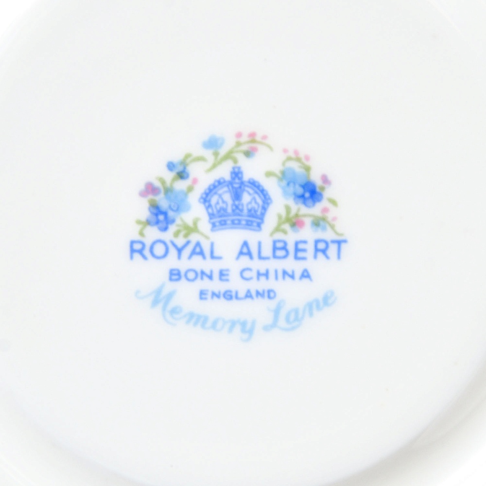 Коллекционная Фарфоровая Чайная пара «Воспоминания», ROYAL ALBERT Англия, вторая половина ХХ века.