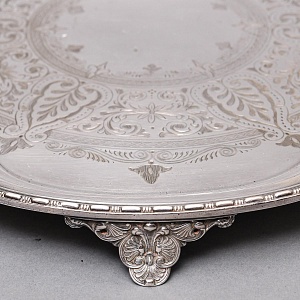 Винтажный Круглый Поднос на ножках, Металл Silverplate, SHEFFIELD Англия.