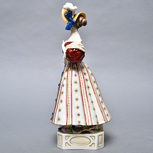 Коллекционная статуэтка «Модница в шляпке», Фарфор, SITZENDORF Германия, первая половина ХХ века.
