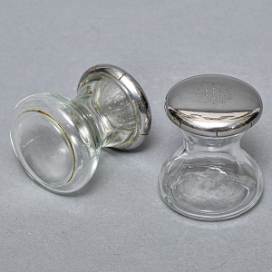 Сервировочный Набор для Специй из 2-х предметов на подставке, Англия, середина ХХ века.