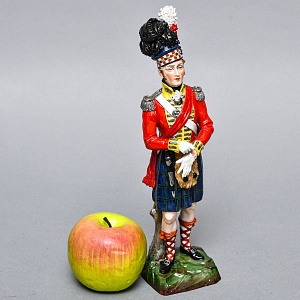 Коллекционная Фарфоровая статуэтка «Солдаты Британской армии. 93-й пехотный полк», SITZENDORF Германия.