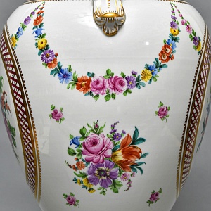 Большой Фарфоровый Вазон - Ваза с крышкой «Цветочная гирлянда», SP Dresden Германия, 50-е гг. ХХ века.