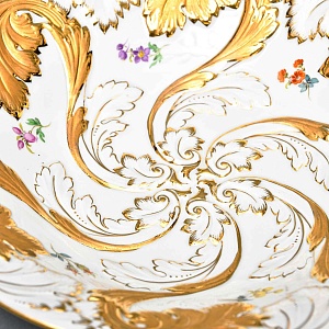 Коллекционное Блюдо - Тарелка «ЦВЕТЫ И ЛИСТЬЯ», Фарфор MEISSEN Германия, первая половина ХХ века. 