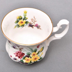 Коллекционная Фарфоровая Кофейная пара «Букет с ежевикой», ROYAL ALBERT Англия.