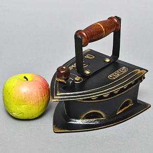 Коллекционный Старинный Угольный Чугунный Утюг Англия начало ХХ века.