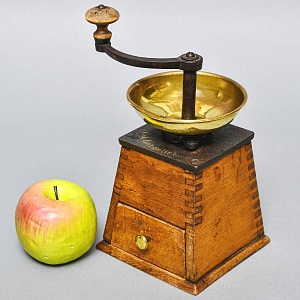 Деревянная Старинная Ручная Механическая Кофемолка - Мельница «GARANTIRT», Бельгия начало ХХ века.