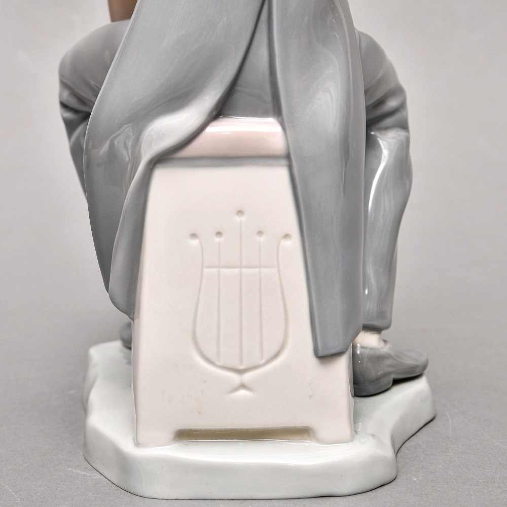 Коллекционная Фарфоровая статуэтка «Музыкант. ВИОЛОНЧЕЛИСТ», Lladro Испания 70-е годы.