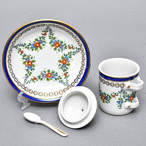 Фарфоровый Соусник с крышкой, блюдцем и ложечкой, Giulia Mangani Италия, вторая половина ХХ века.