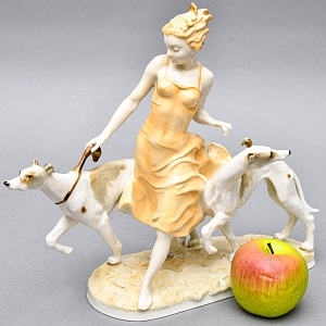 Коллекционная Фарфоровая статуэтка «Девушка с собаками - левретками», Hutschenreuther Германия.