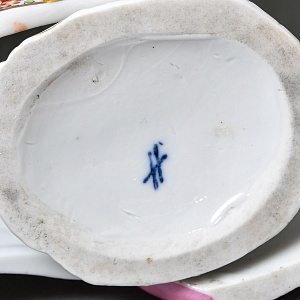 Антикварная статуэтка «Дама - Королевский прием», Фарфор SITZENDORF Германия, 1884 - 1902 годы.