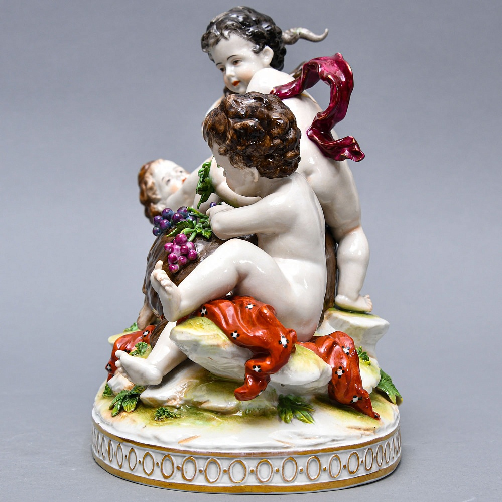 Большая Антикварная Фарфоровая Статуэтка «Путти, играющие с козлом», Carl Thieme Германия.