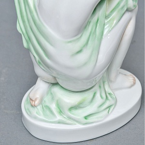 Коллекционная Фарфоровая статуэтка «Обнаженная девушка с зеркалом», HEREND Венгрия.