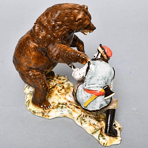 Коллекционная Фарфоровая Статуэтка «Охота на медведя», Россия. 