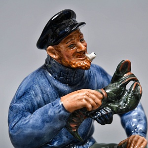 Коллекционная Фарфоровая статуэтка «Рыбак с омаром», Royal Doulton Ангия, 1963 - 1994 годы. 