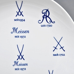 Коллекционная Тарелка - Блюдо «Клейма Мейсенской мануфактуры», Фарфор, MEISSEN Германия.