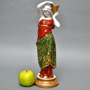 Антикварная Фарфоровая статуэтка «Девушка с кувшином», Nymphenburg Германия, начало ХХ века.