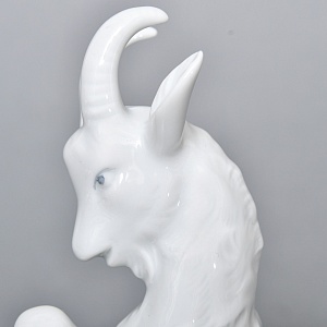 Коллекционная Фарфоровая статуэтка «Путти с козленком»,  WALLENDORF Германия, середина ХХ века.