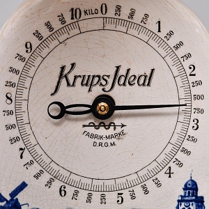 Редкость! Антикварные Кухонные Весы в Фарфоровом корпусе KRUPS IDEAL, Германия -1915 год.