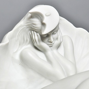 Коллекционная Фарфоровая статуэтка «Девушка, Знак Зодиака - Рак», Royal Copenhagen Дания.