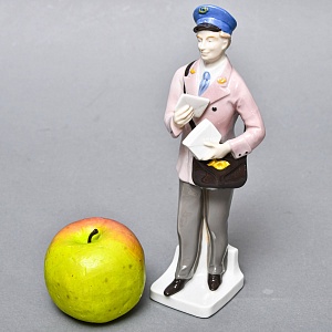 Коллекционная Фарфоровая статуэтка «ПОЧТАЛЬОН», Grafenthal Германия, 1985 - 1990 года. 