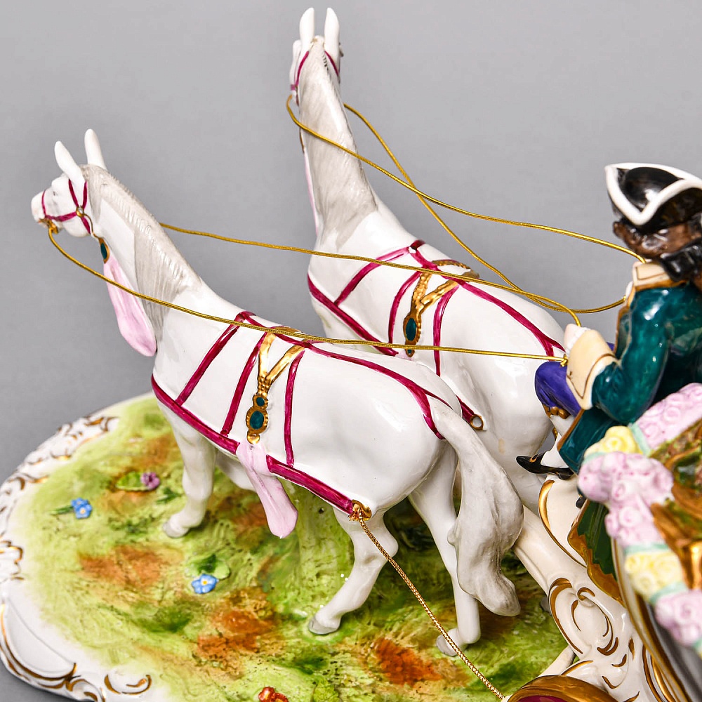 Большая Фарфоровая статуэтка «Карета с влюбленной парой», Scheibe Alsbach Германия, 1925 - 1962 гг. 