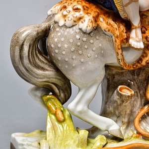 Антикварная Фарфоровая статуэтка «Диана - Охотница на льва», VOLKSTEDT Германия.