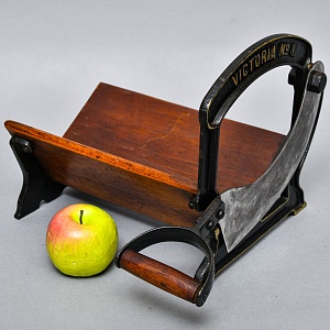 Антикварная Чугунная Ручная Хлеборезка - Слайсер - Нож, VICTORIA N°1 Германия.