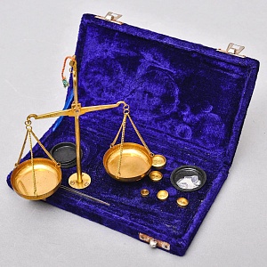 Ювелирные Антикварные Настольные весы с разновесами в футляре, Англия, начало ХХ века! 