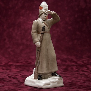 Агитационная Фарфоровая Статуэтка «Пограничник», ЛФЗ СССР -1930-е годы ХХ века.