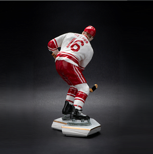 Коллекционная Авторская Статуэтка «Хоккеист СССР – Владимир Петров №16», фарфор, Россия. 