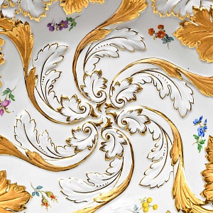 Коллекционное Блюдо - Тарелка «ЦВЕТЫ И ЛИСТЬЯ», Фарфор MEISSEN Германия, первая половина ХХ века. 