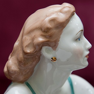 Авторская Фарфоровая Статуэтка «Летний день, Жена писателя А. Толстого» ДФЗ Дулево СССР -1958 год.