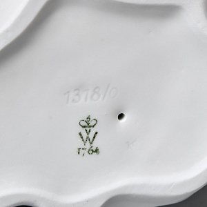 Коллекционная Фарфоровая Статуэтка «Балерина, завязывающая пуанты», WALLENDORF Германия.