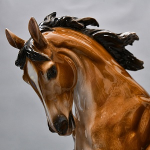 Большая Фарфоровая статуэтка «Бегущий конь. Арабский жеребец», ROSENTHAL Германия. 