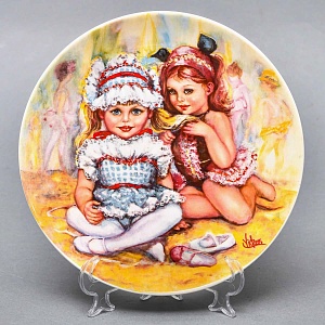 Коллекционная Фарфоровая тарелка «Детство. Две юные балерины», Wedgwood Англия - 1983 год. 