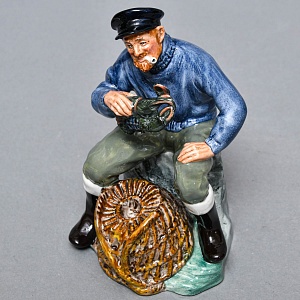 Коллекционная Фарфоровая статуэтка «Рыбак с омаром», Royal Doulton Ангия, 1963 - 1994 годы. 