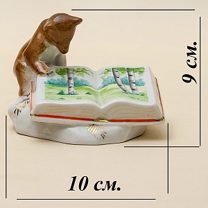Фарфоровая статуэтка «Медведь с книгой», Октябрьский (Башкирский) фарфоровый завод СССР, 70-е гг.