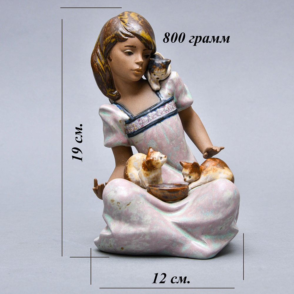 Коллекционная Фарфоровая статуэтка «Девочка с котятами», NAO by Lladro Грес, Испания.