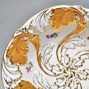 Коллекционное Блюдо - Тарелка «ЦВЕТЫ И ЛИСТЬЯ», Фарфор MEISSEN Германия, первая половина ХХ века. 