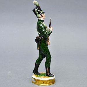 Фарфоровая статуэтка Солдат - «Стрелок корпуса герцога Камберлендского», Rudolf Kammer Германия.
