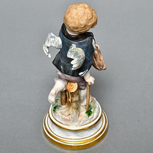 Антикварная Фарфоровая статуэтка «Купидон в образе нищего», Meissen Германия, начало ХХ века. 