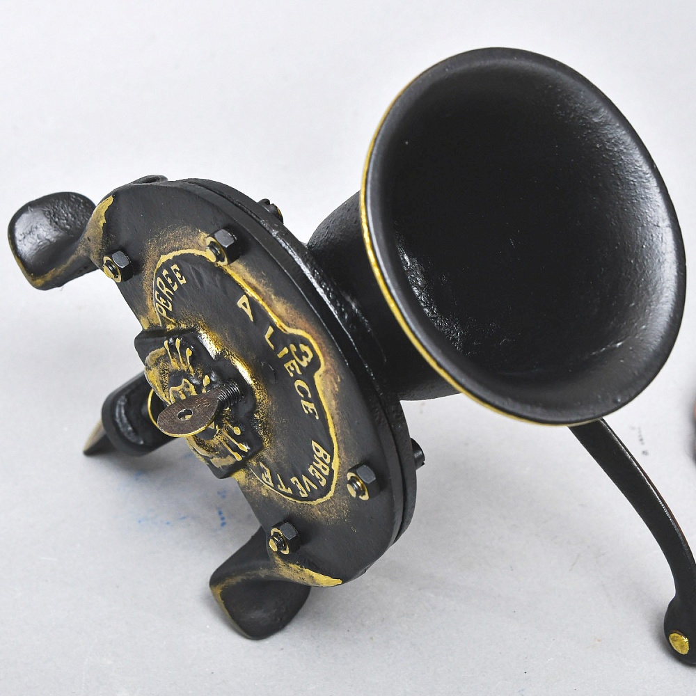 Старинная Чугунная Ручная Механическая Мельница - Кофемолка BREVETE, Бельгия 30-е гг.