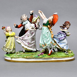 Большая Антикварная Статуэтка «Детские забавы - Ручеек», фарфор Scheibe - Alsbach, Германия.