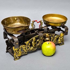 Редкость! Антикварные Чугунные Кухонные Весы на 3 кг., Варшава, Польша-1925 год.